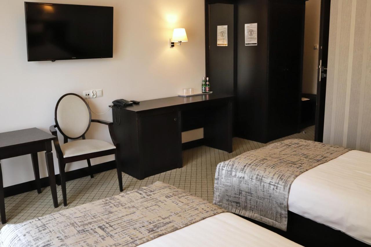 Hotel Toscania Wloszakowice Екстер'єр фото