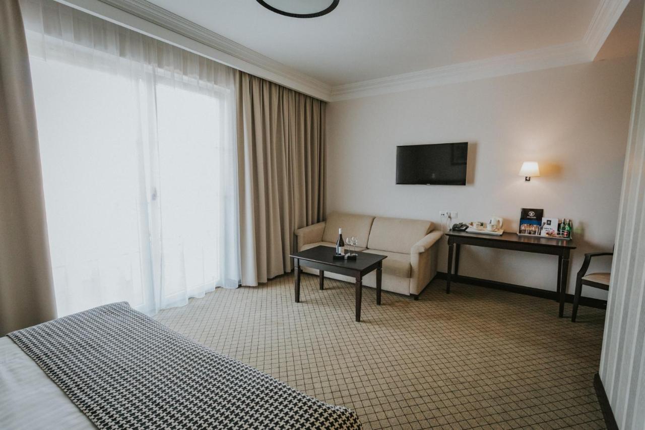 Hotel Toscania Wloszakowice Екстер'єр фото