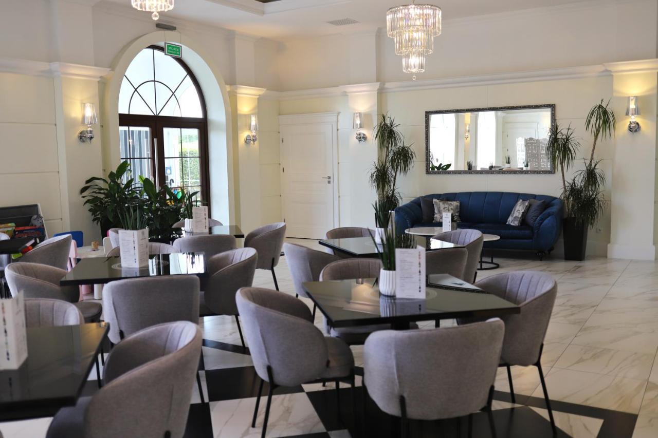 Hotel Toscania Wloszakowice Екстер'єр фото