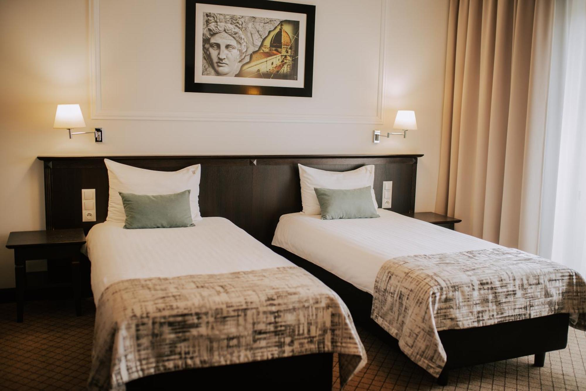 Hotel Toscania Wloszakowice Екстер'єр фото