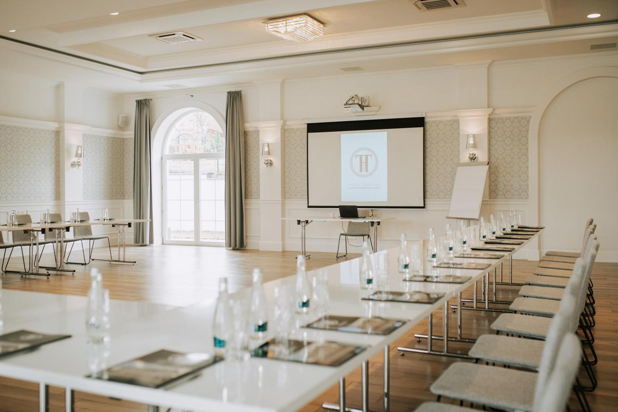 Hotel Toscania Wloszakowice Екстер'єр фото