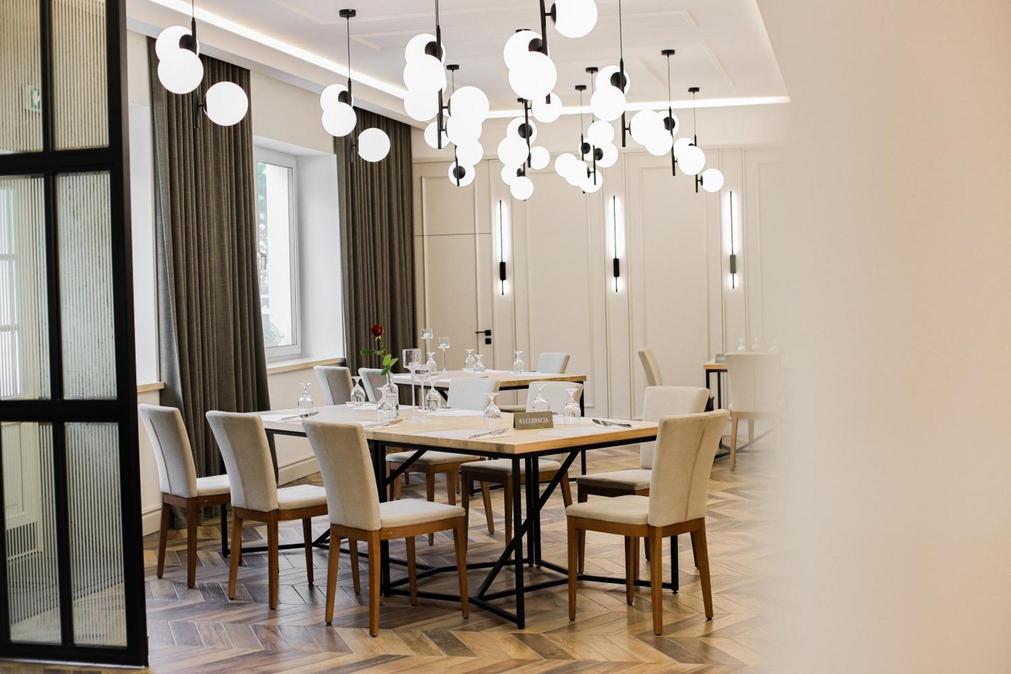 Hotel Toscania Wloszakowice Екстер'єр фото