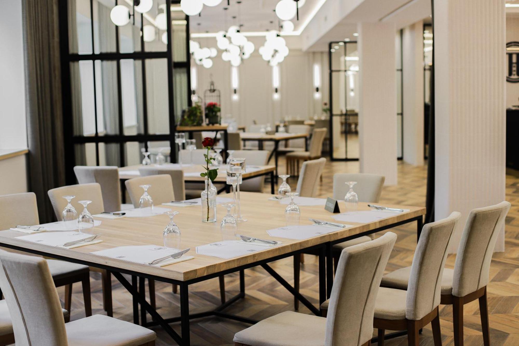 Hotel Toscania Wloszakowice Екстер'єр фото