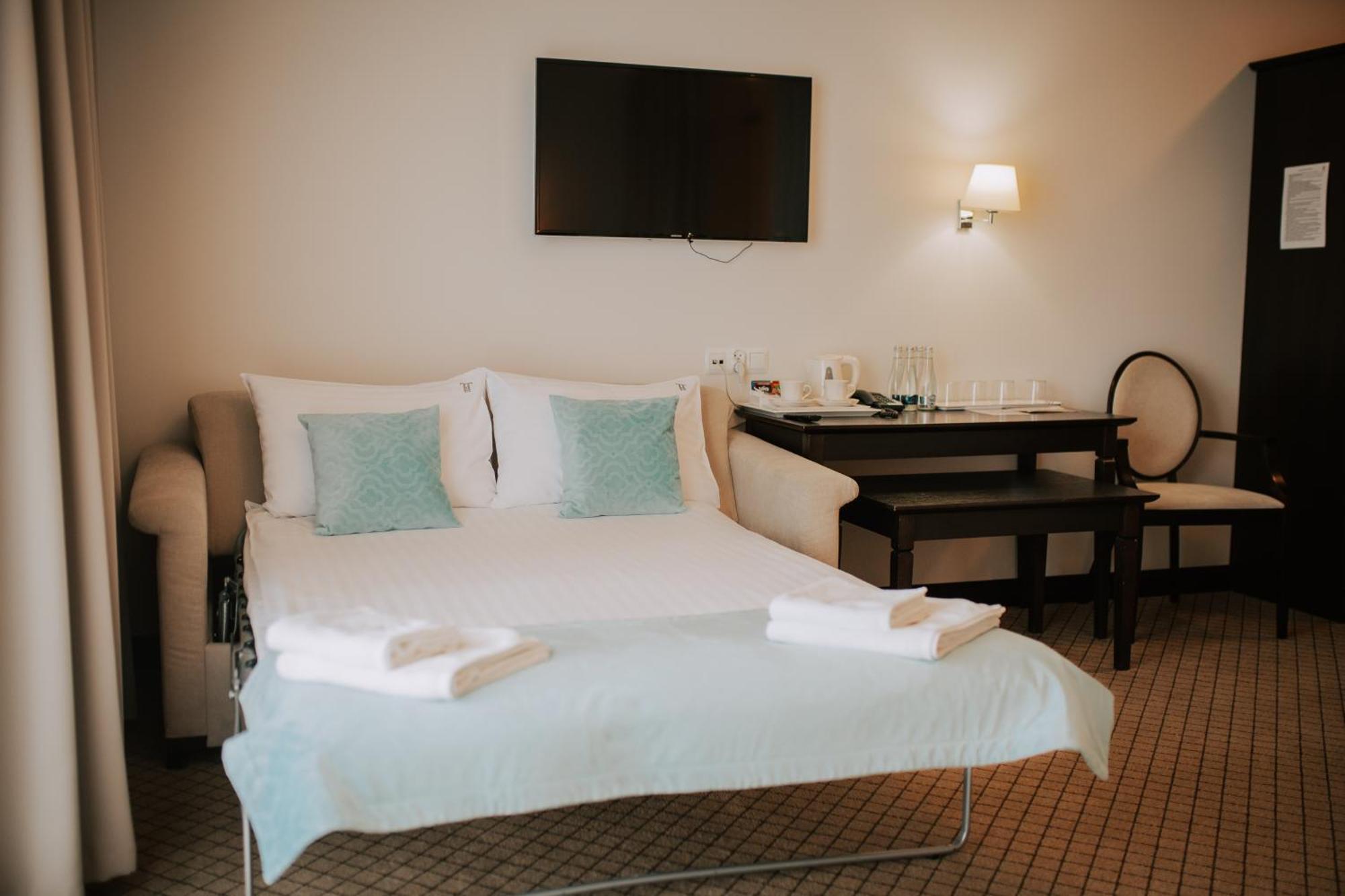 Hotel Toscania Wloszakowice Екстер'єр фото