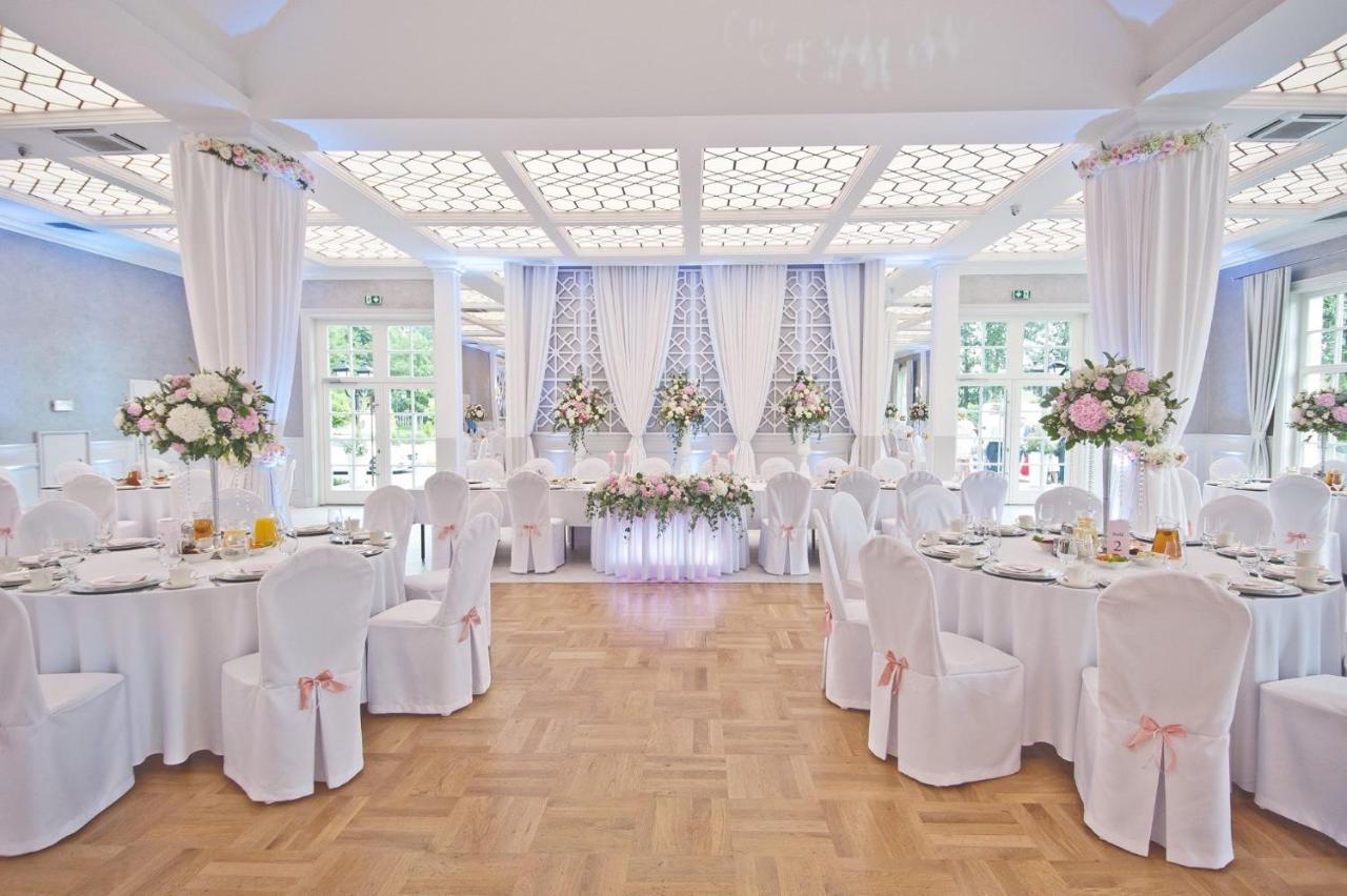 Hotel Toscania Wloszakowice Екстер'єр фото