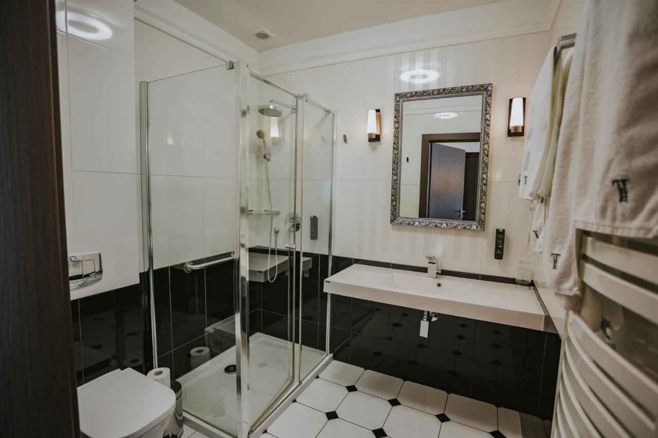 Hotel Toscania Wloszakowice Екстер'єр фото