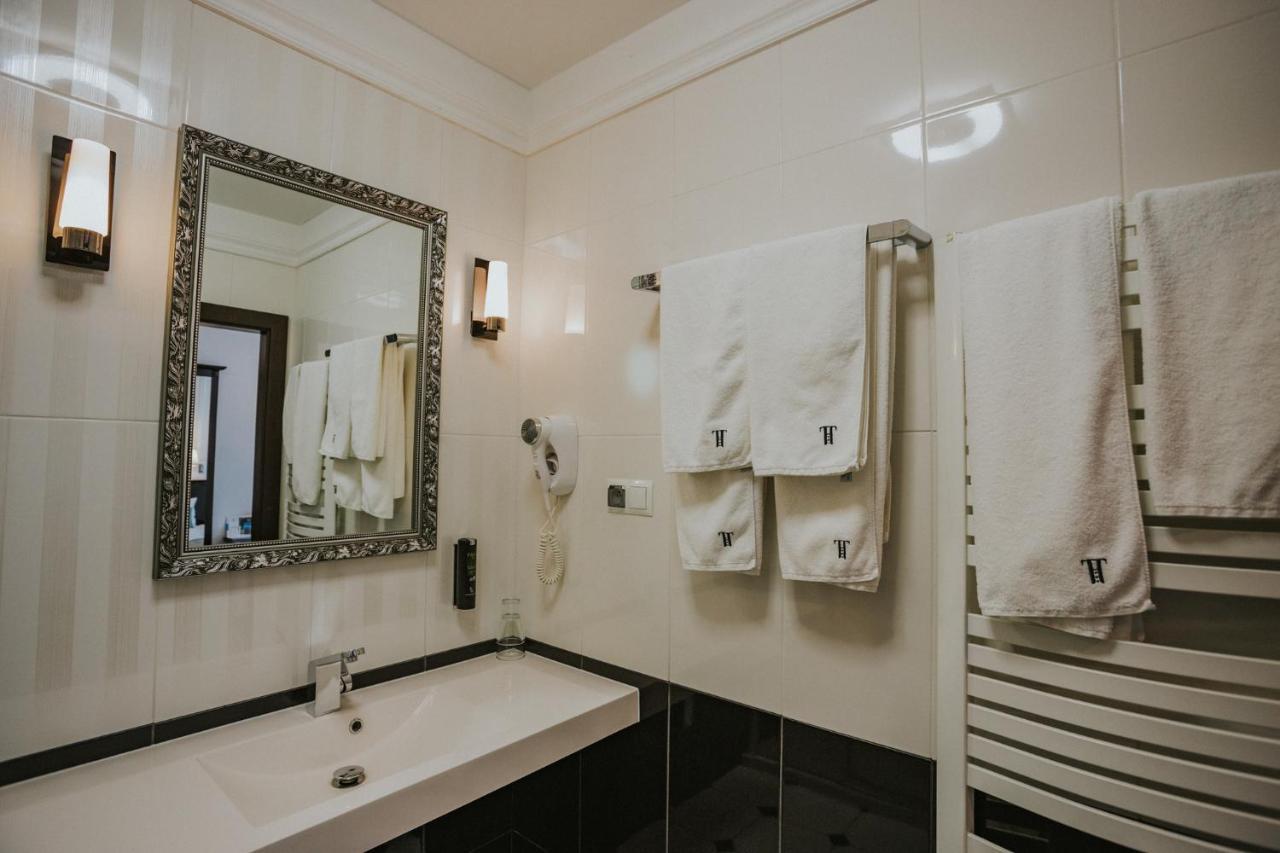 Hotel Toscania Wloszakowice Екстер'єр фото